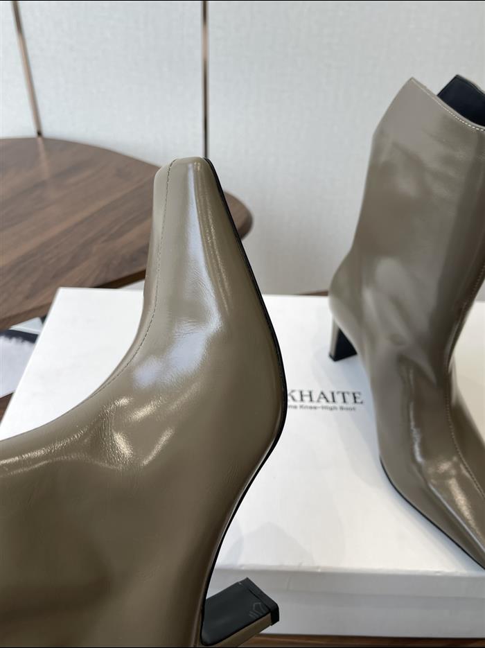 2025112817448614 390